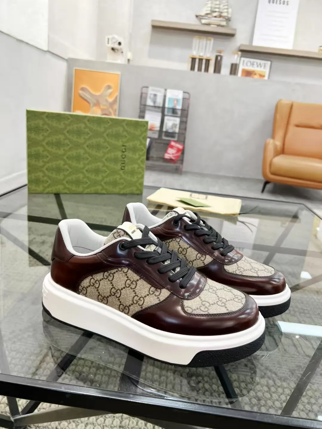 Factory price: 480💰New men's shoes GUCCI [Lightning] latest shoes shipped. Original quality, fashionable, made of special materials, sheepskin lining, brand new packaging. The foot feels super comfortable and the workmanship is impeccable. Size: 38-44, customized 45